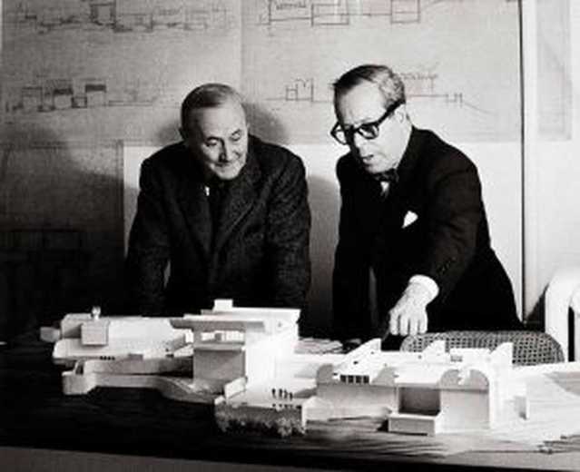 MIro-y-Sert-con-maqueta-Maeght
